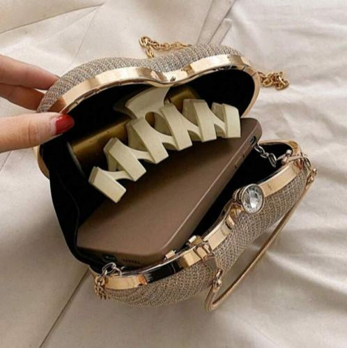 Cartera Clutch en Forma de Corazón Dorado