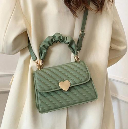 Cartera con Corazón Color Verde Oliva