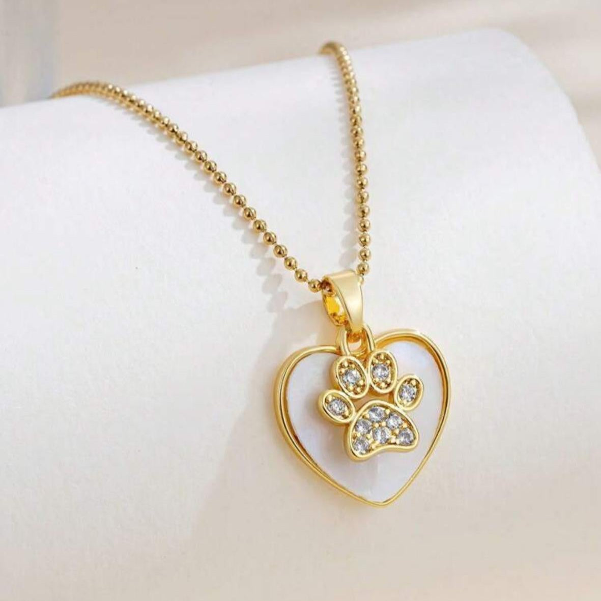 Collar Patita De Perrito con Corazón Nacarado