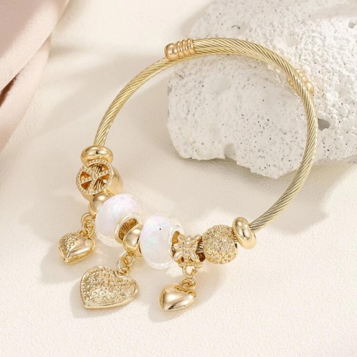 Pulsera Con Dijes / Charms de 3 Corazones