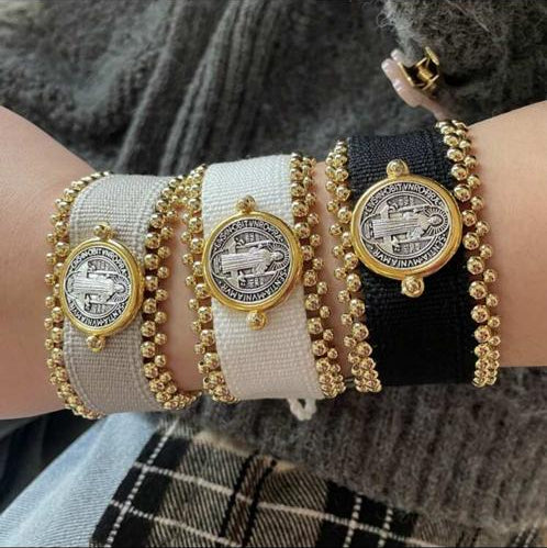 Pulsera Tejida Negra con Dije de San Benito