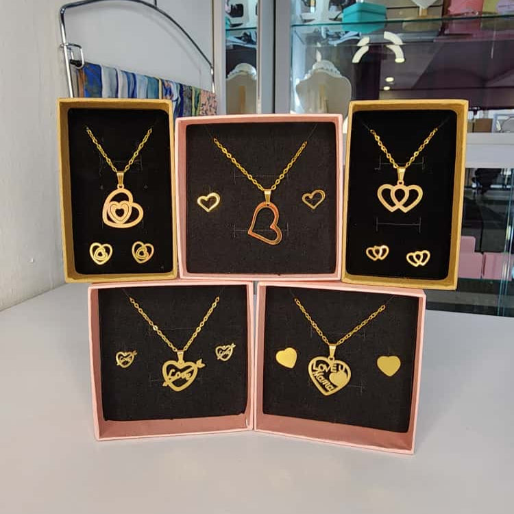 Set De Collar Y Zarcillos de Corazones (Varios Modelos Disponibles)
