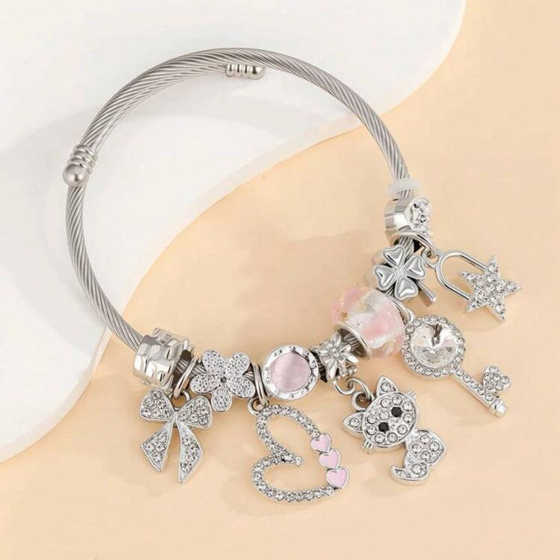 Pulsera Con Dijes / Charms Plateados y Rosados De Llave, Estrella, Gato, Lazo y Corazones