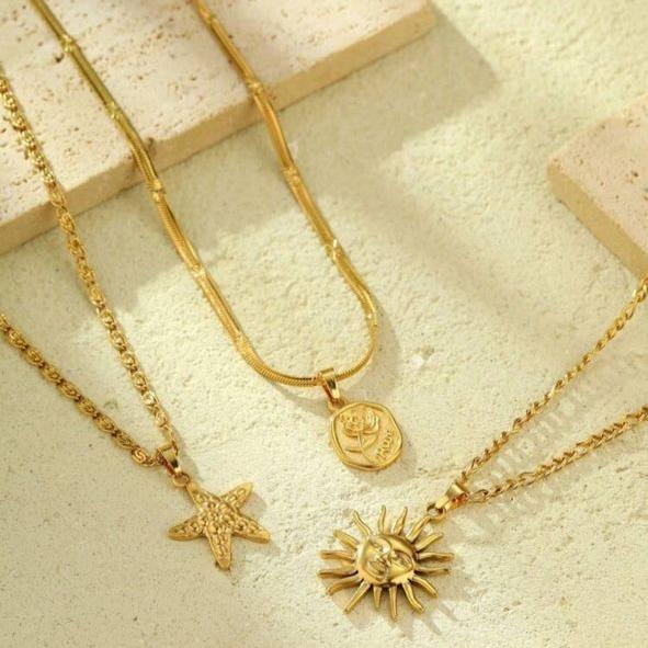 Collares Con Dijes De Rosa, Estrella Y Sol (Precio por Unidad)