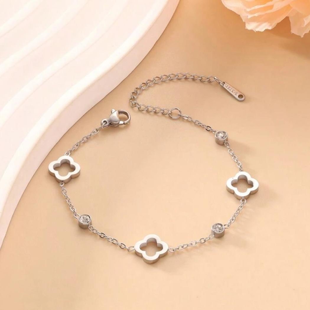 Pulsera Plateada Con 3 Tréboles De 4 Hojas Y 3 Diamantes