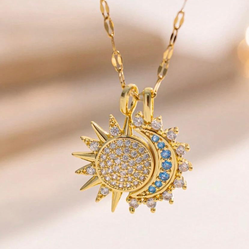 Collar con Dijes de Sol y Luna