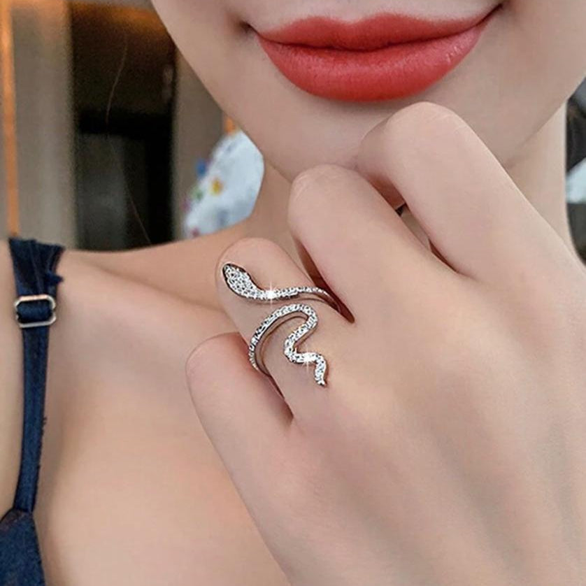 Anillo de Serpiente con Diamantes Plateado