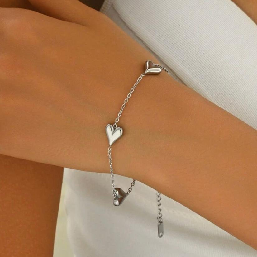 Pulsera Con 3 Corazones Plateada