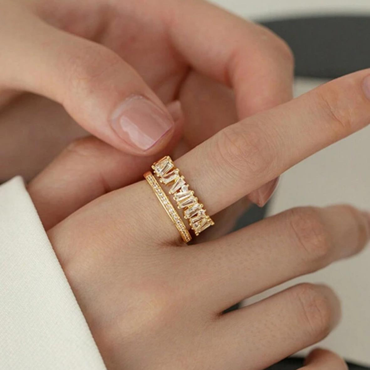 Anillo Doble Aro Con Circonitas Cúbicas Grandes