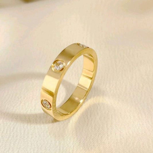 Anillo Lineal con Incrustaciones de Zirconia