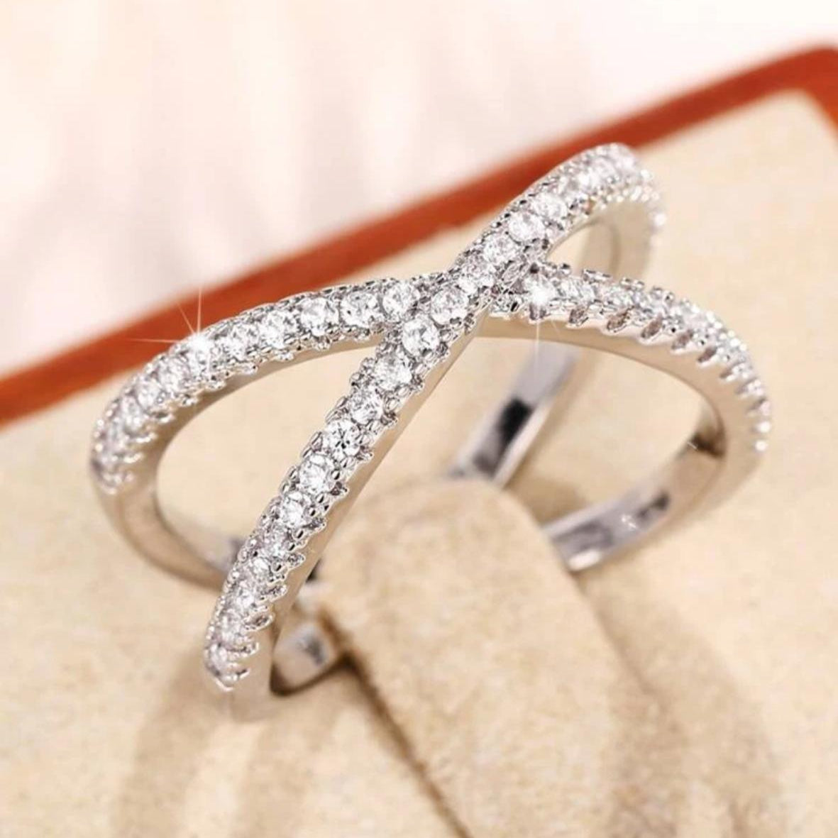Anillo Xpectacular con Zirconias Plateado TALLA 7