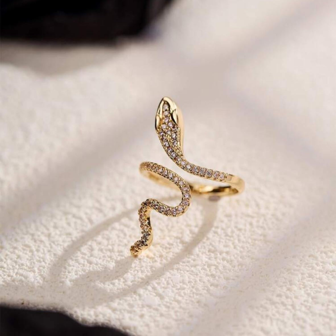Anillo de Serpiente con Diamantes