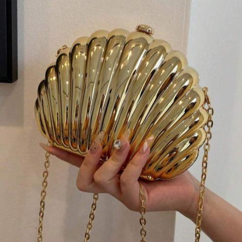 Cartera Elegante Tipo Clutch en Forma de Concha Dorado Brillante