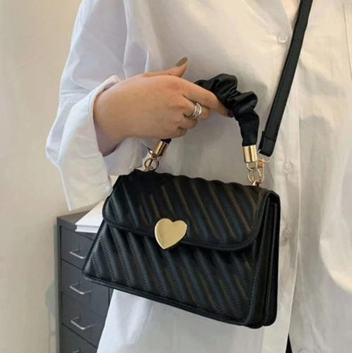 Cartera con Corazón Color Negro