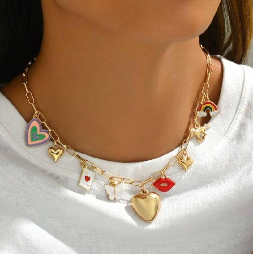 Collar Con Dijes De Corazones, Labios, Mariposa, Caballo, Carta Y Arcoíris