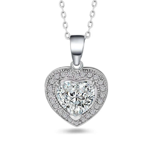 Collar Plateado con Corazón Brillante