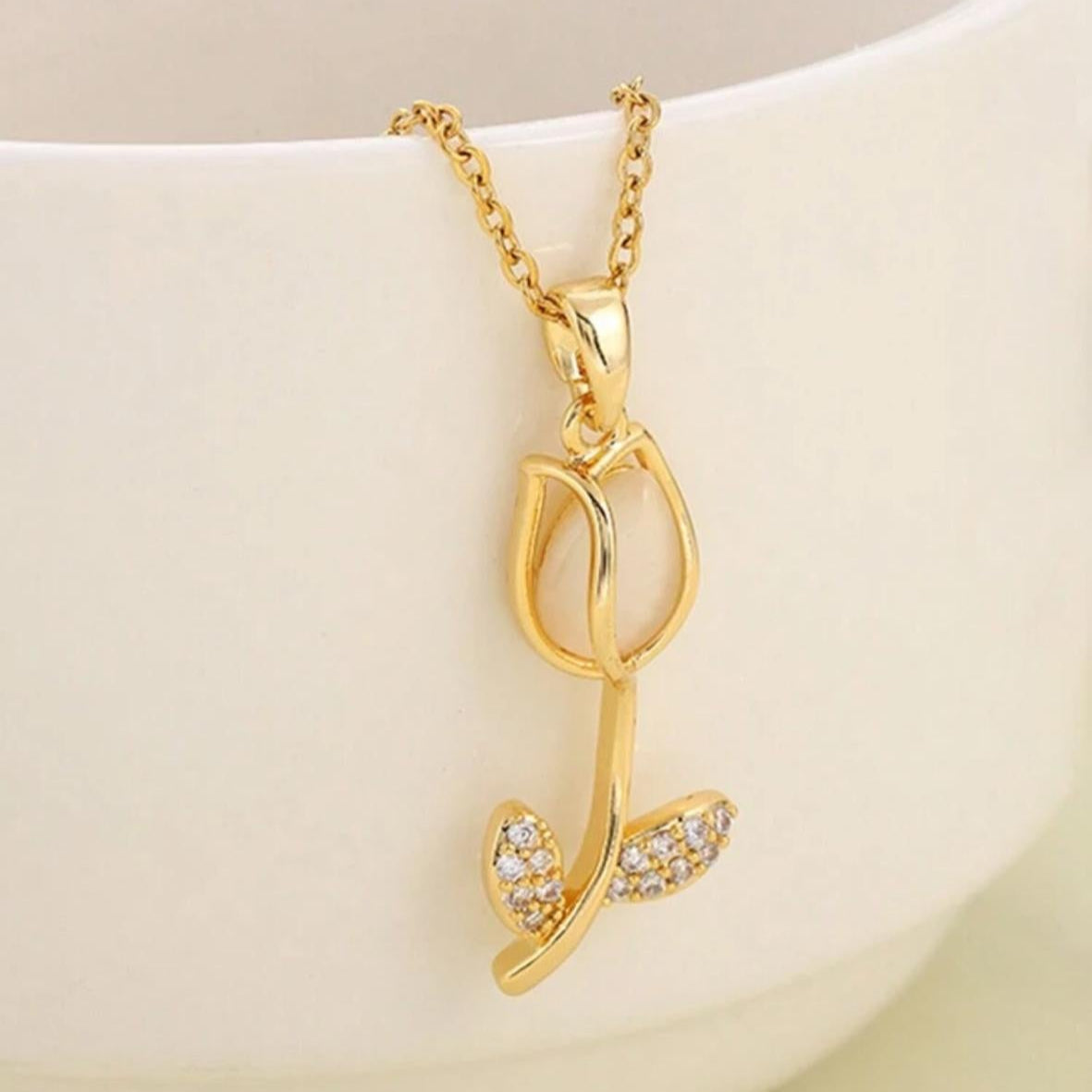 Collar con Dije de Tulipán