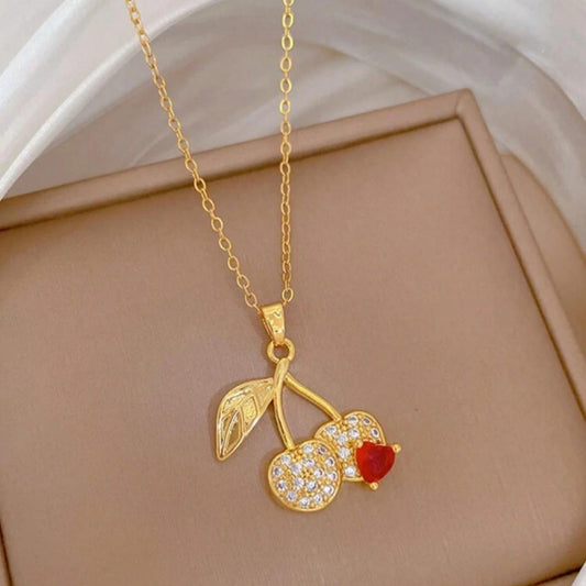 Collar de Cerezas con Diamantes y Corazón Rojo