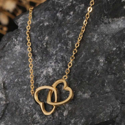 Collar de Corazones Entrelazados
