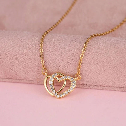 Collar de Corazones Entrelazados con Circonitas Cúbicas