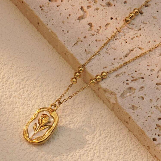 Collar de Rosa con Fondo Nacarado