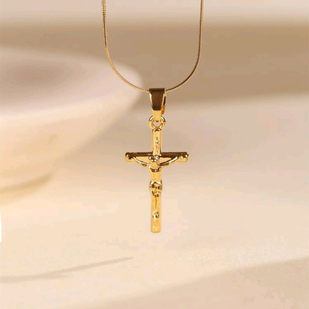 Collar con Crucifijo Dorado con Jesús (Enchapado en 18K)
