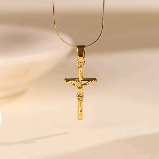 Collar con Crucifijo Dorado con Jesús (Enchapado en 18K)
