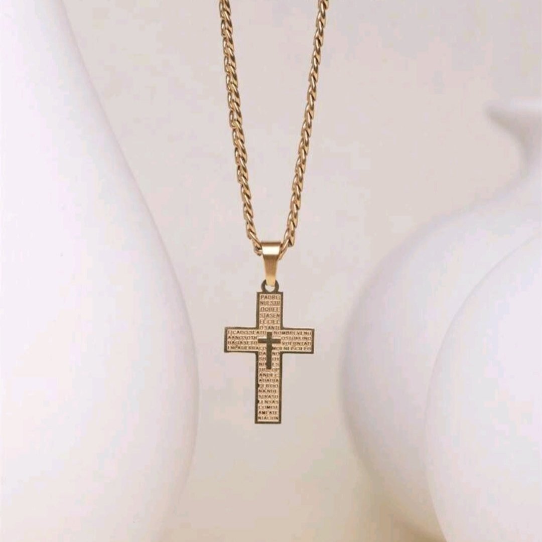 Collar con Crucifijo Dorado y Letras (Enchapado en 18K)