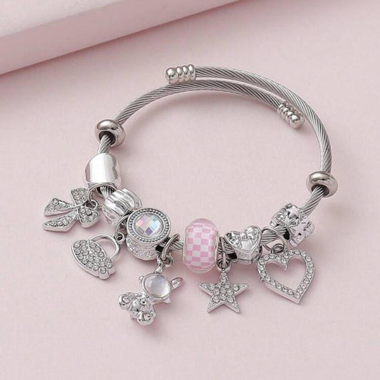 Pulsera Con Dijes / Charms Plateados y Rosados De Cartera, Lazo, Estrella, Corazón y Astronauta