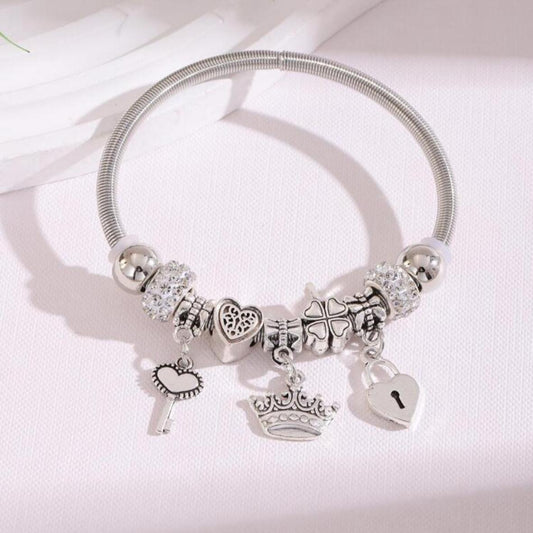 Pulsera Estirable con Dijes / Charms de Llave, Corona, Corazones y Trébol