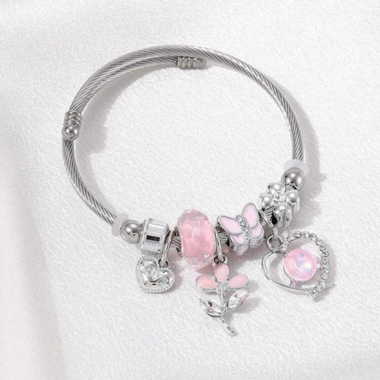 Pulsera Con Dijes / Charms Plateados y Rosados de Mariposa, Flor y Corazones