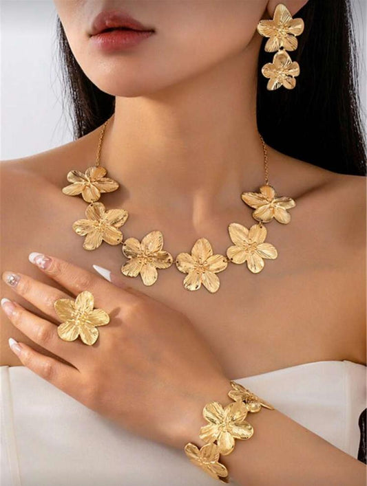 Set de Collar de 6 Flores, Zarcillos de 2 Flores, Pulsera Tipo Brazalete y Anillo de Flor Dorado