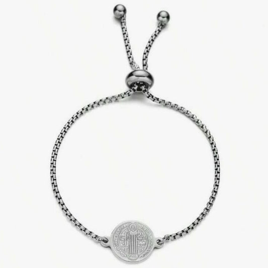 Pulsera Ajustable con Dije de San Benito Plateada