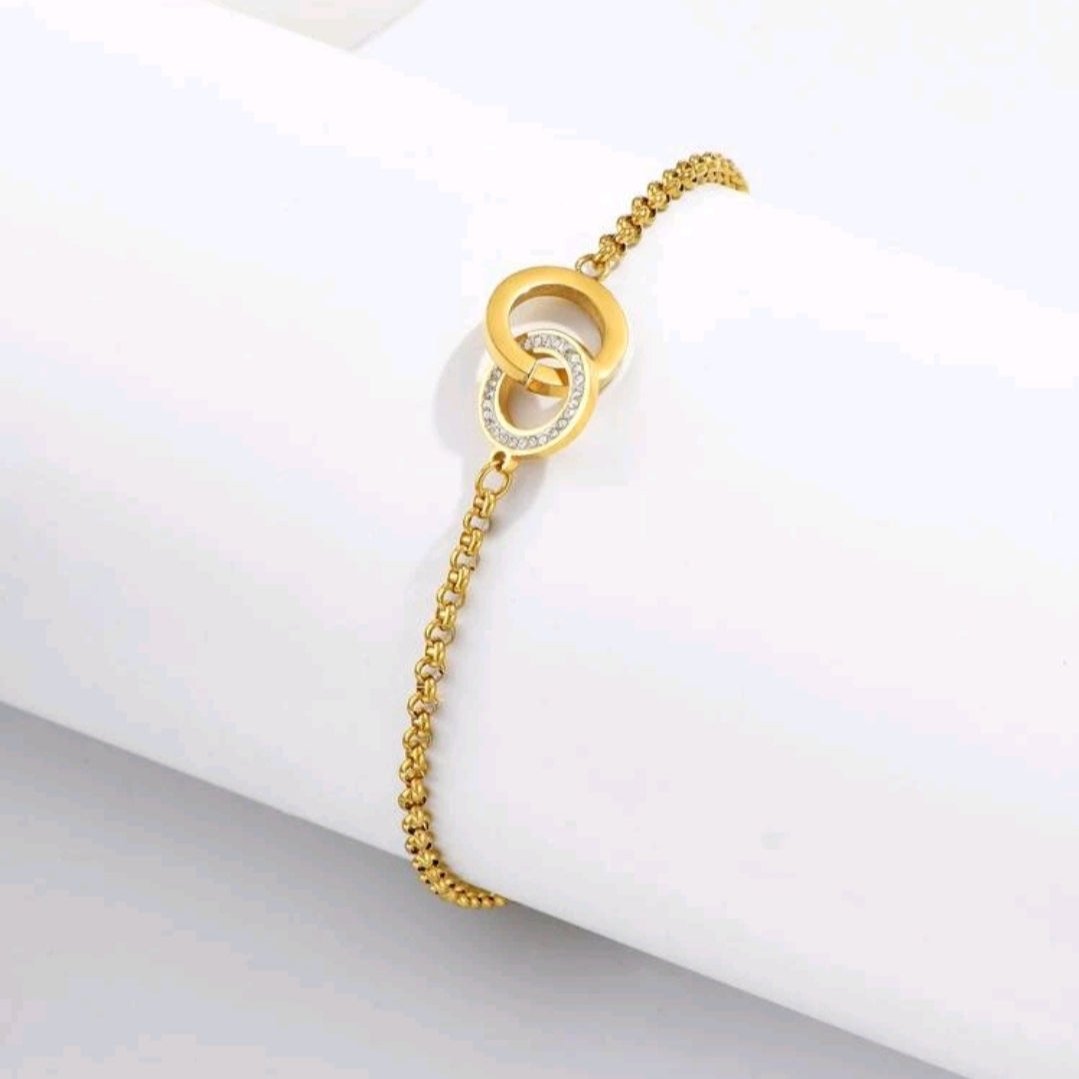 Pulsera De Círculos Entrelazados Y Toque De Diamantes