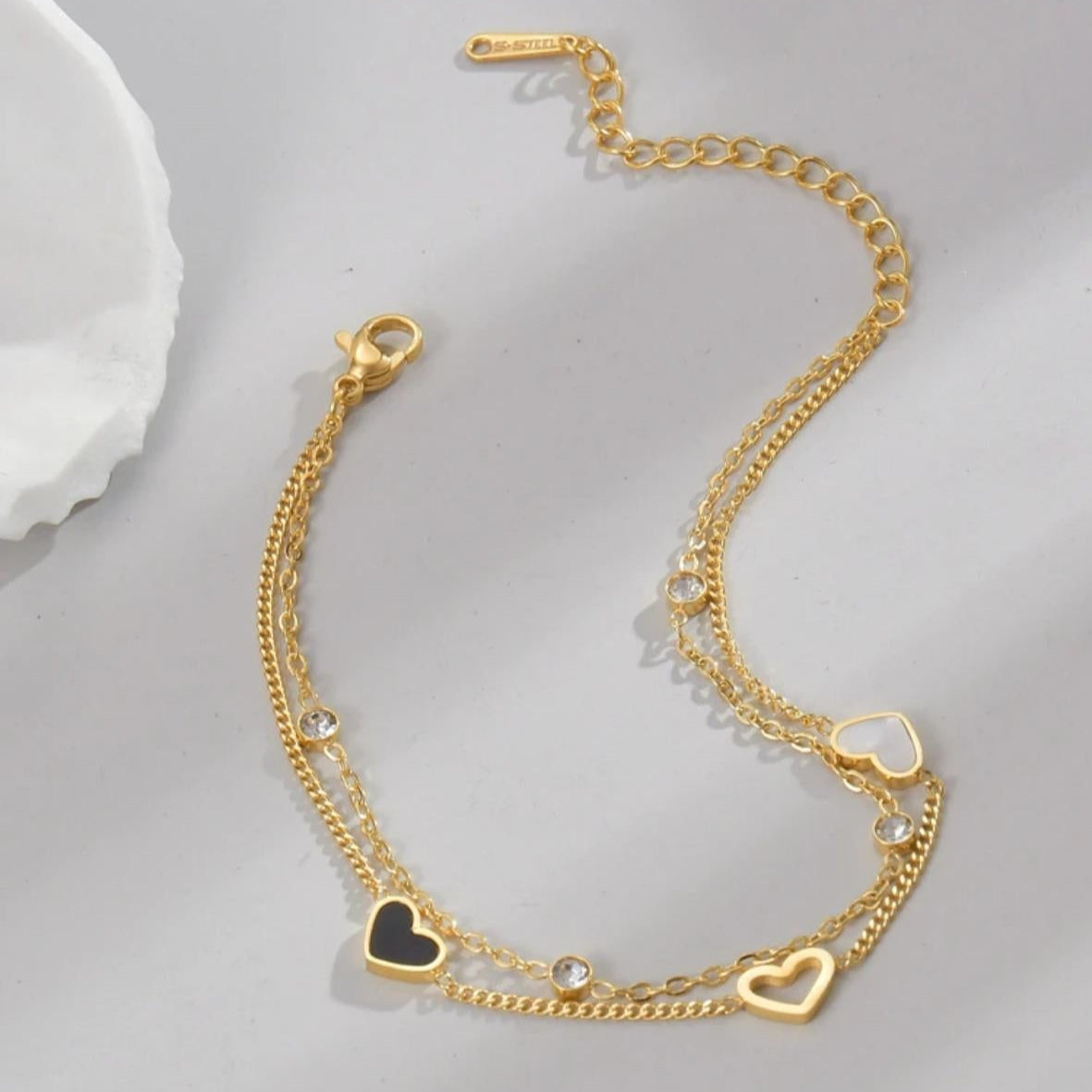 Pulsera Doble con Diamantes y 3 Corazones (Negro, Dorado y Blanco)