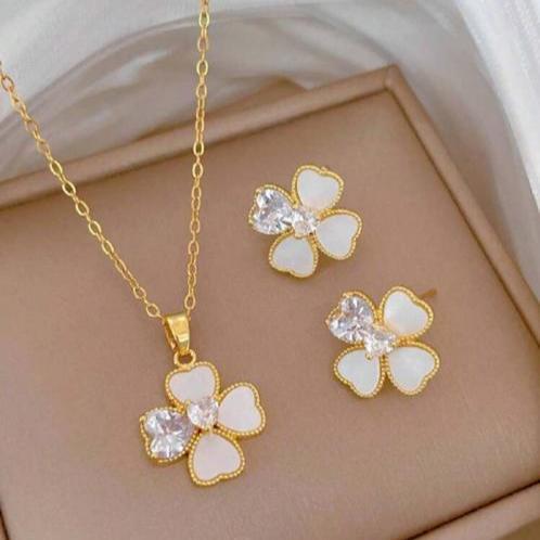 Set Collar y Zarcillos Flor/Trébol 4 Pétalos Nácar y Brillo