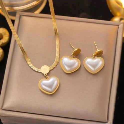 Set De Collar Y Zarcillos Con Corazones De Perla