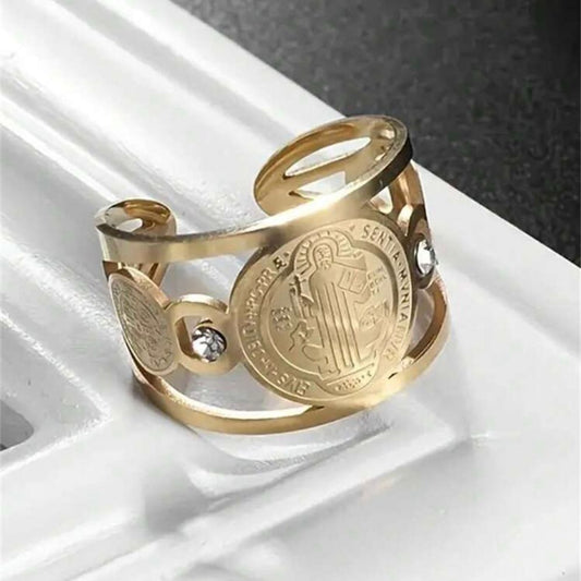 Anillo Ajustable de San Benito Dorado